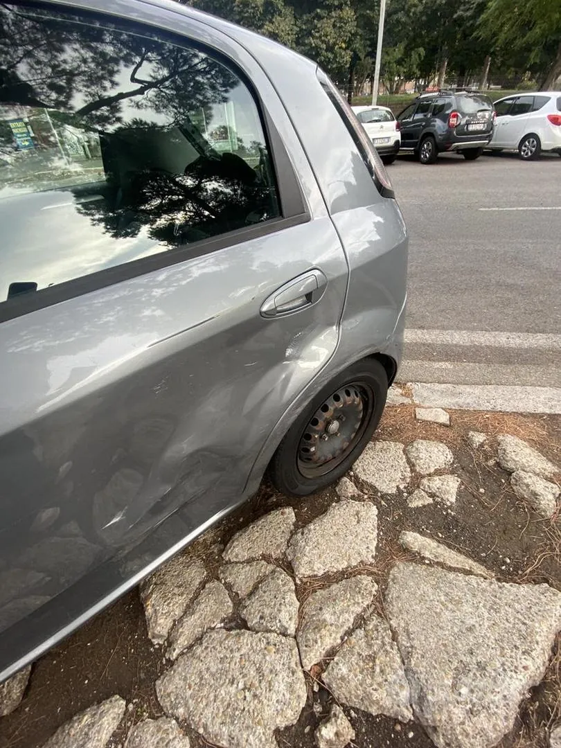 Fiat Punto 2011 photo 4