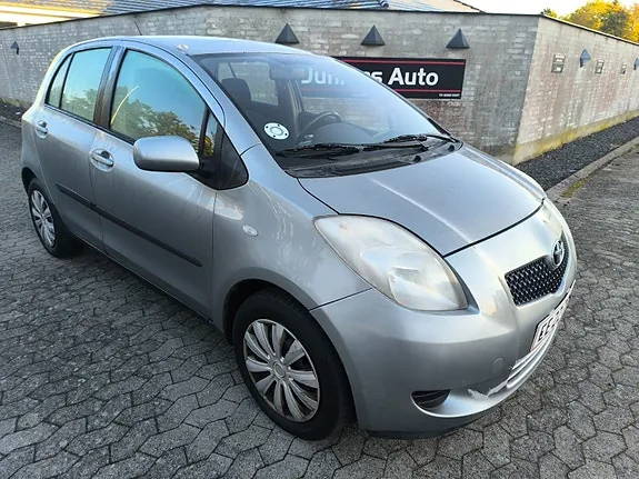Toyota Yaris 2006 photo 2