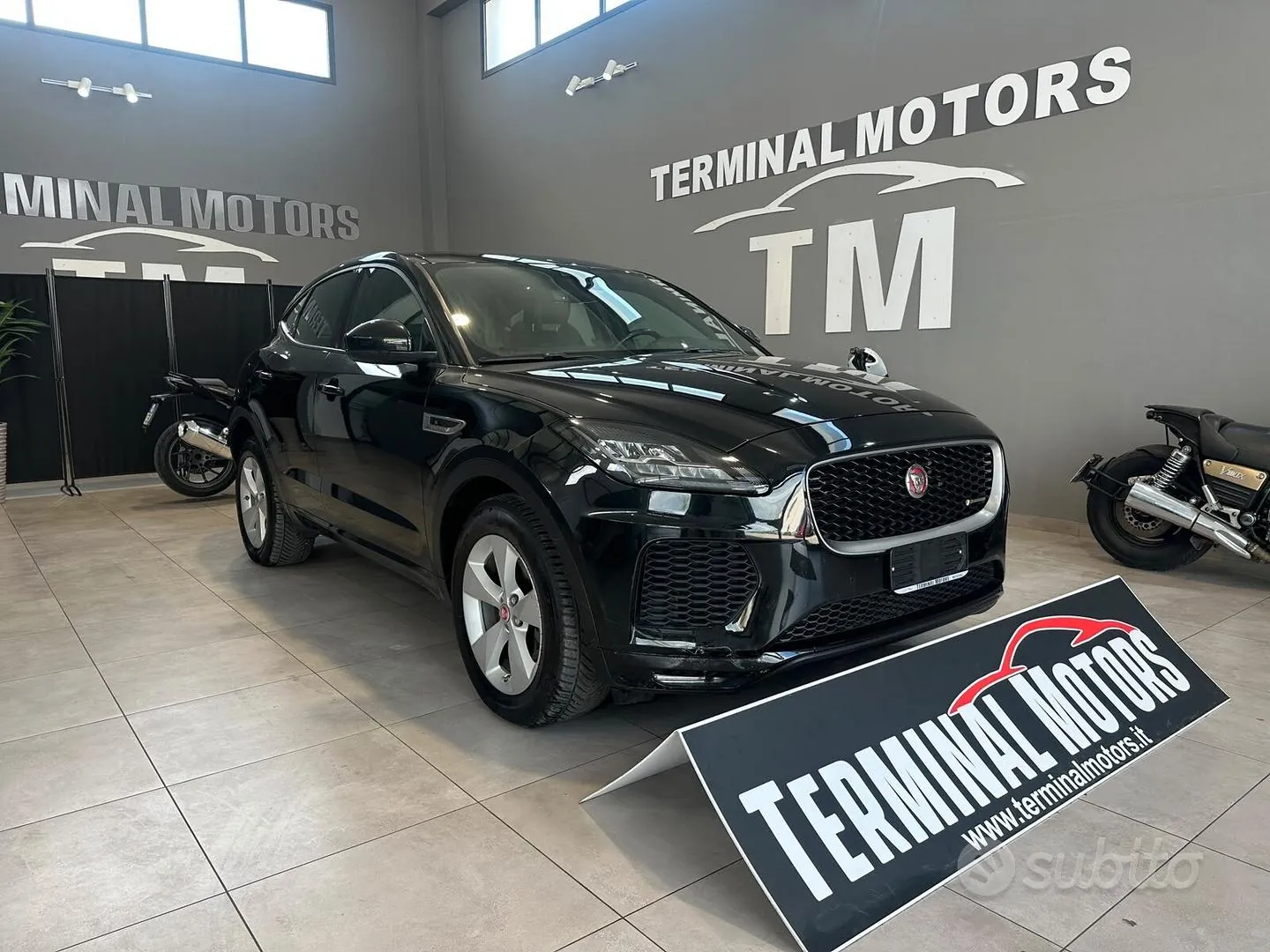 Jaguar E-Pace 2019 photo 2