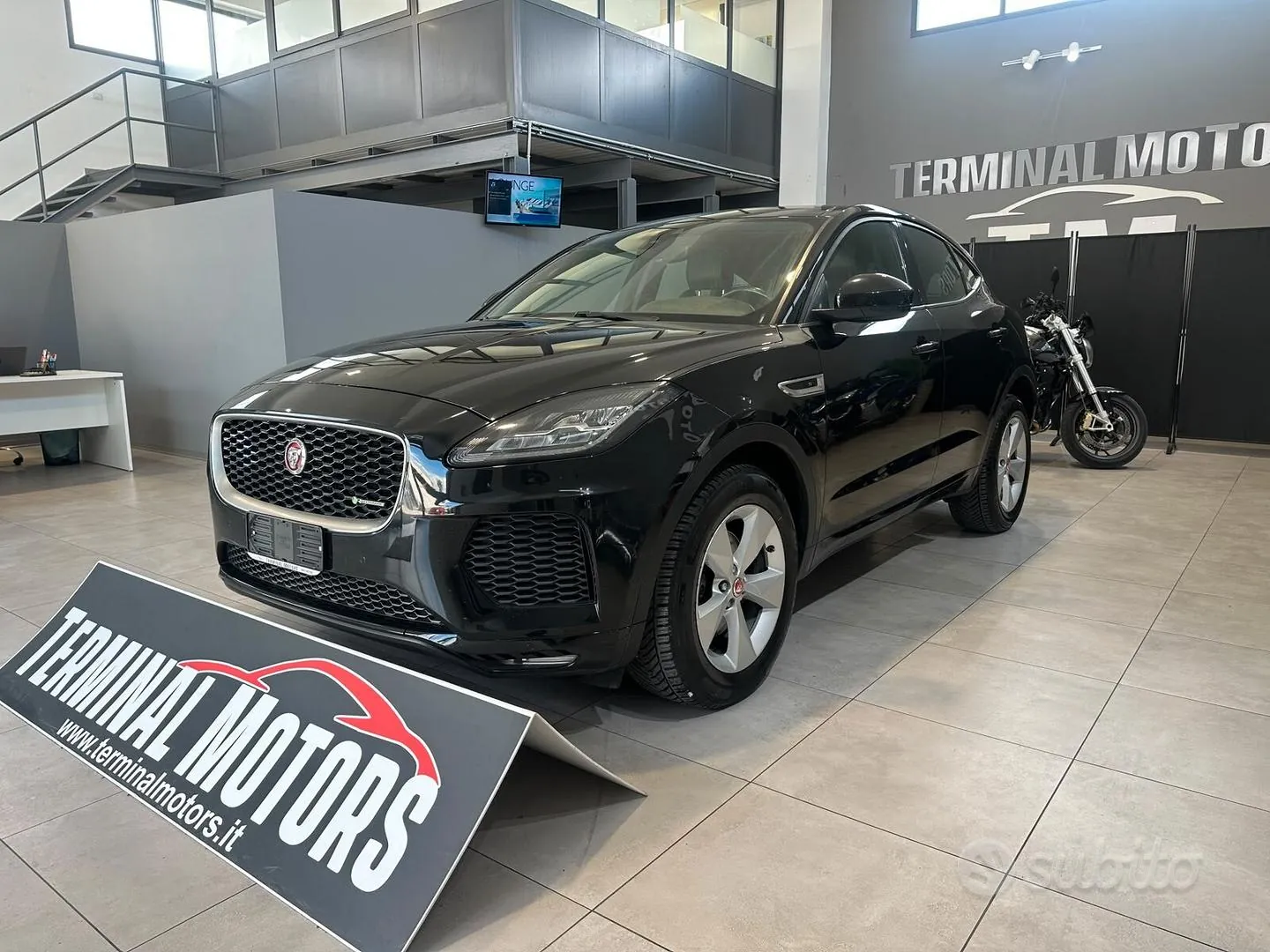 Jaguar E-Pace 2019 photo 3