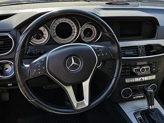 Mercedes-Benz C180 2012 photo 2