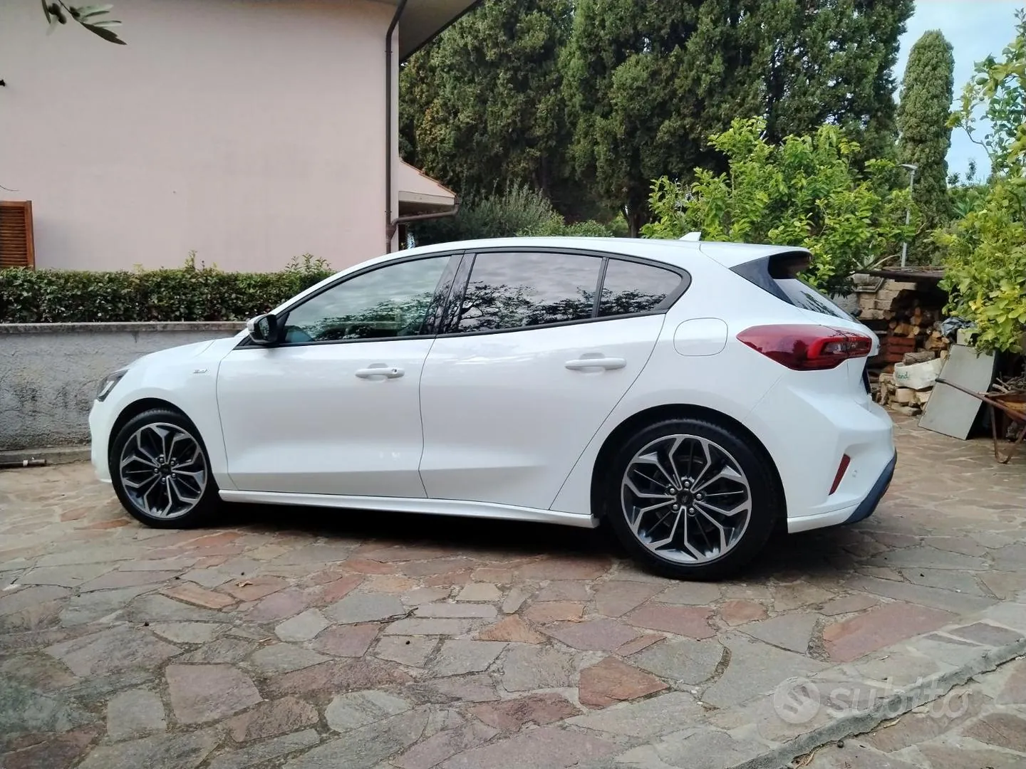 Ford Focus 2023 photo 3