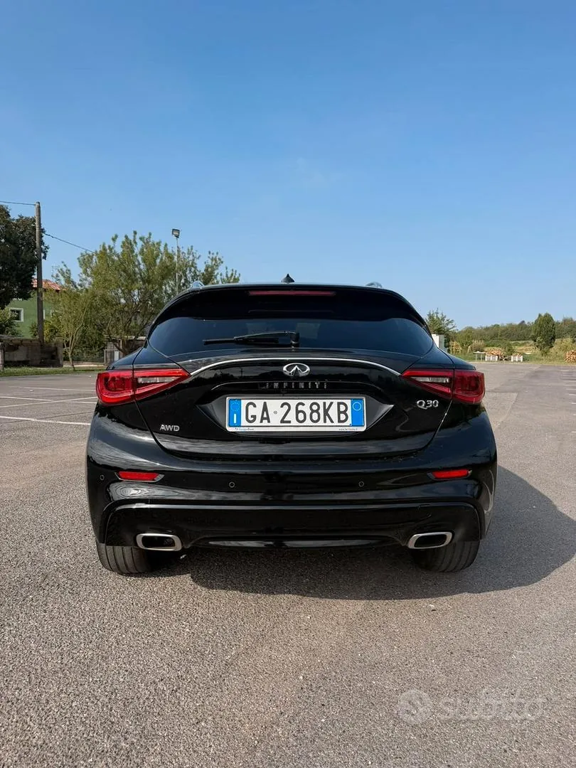 Infiniti Q30