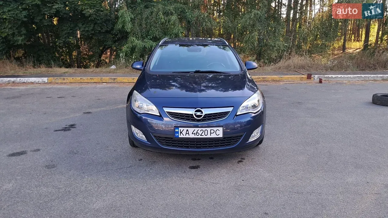 Opel Astra 2012 photo 2