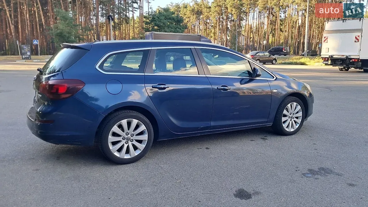 Opel Astra 2012 photo 4