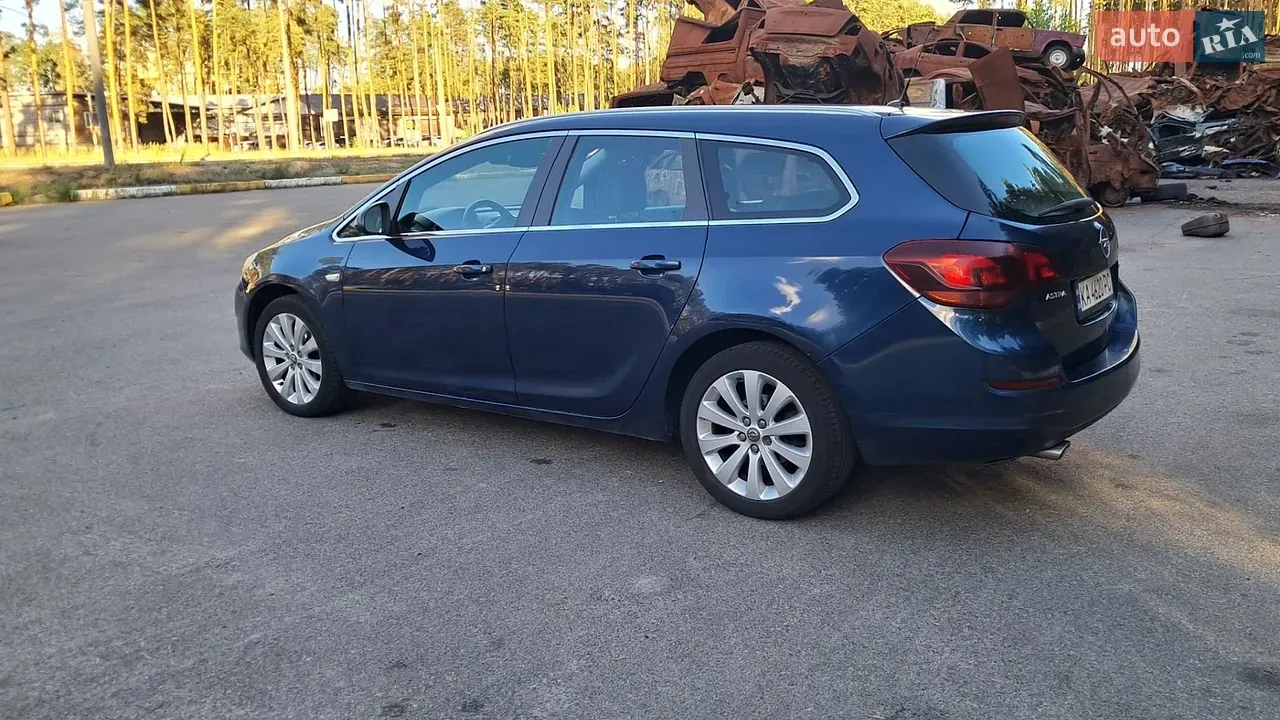 Opel Astra 2012 photo 3