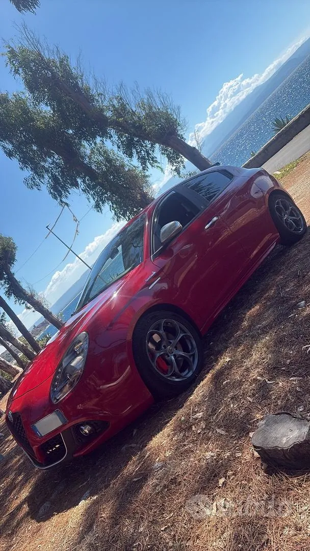 Alfa Romeo Giulietta 2011 photo 2