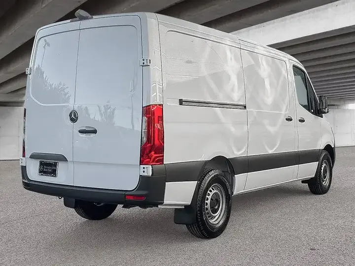 Mercedes-Benz Sprinter 2026 photo 5