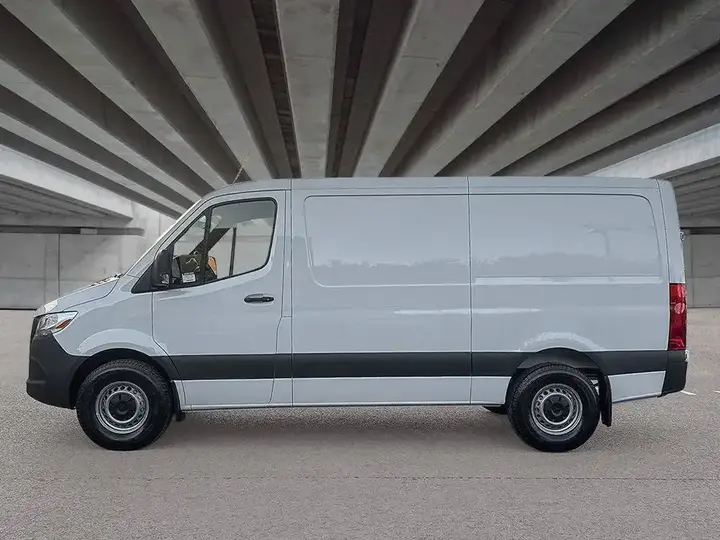 Mercedes-Benz Sprinter 2026 photo 2