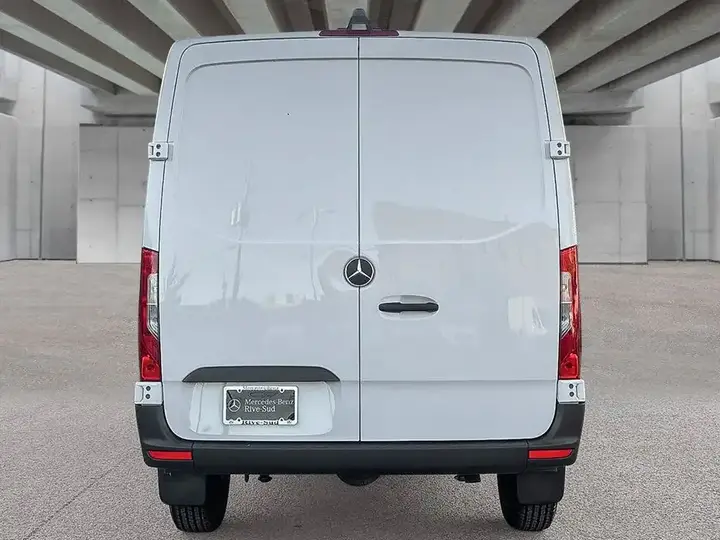 Mercedes-Benz Sprinter 2026 photo 4