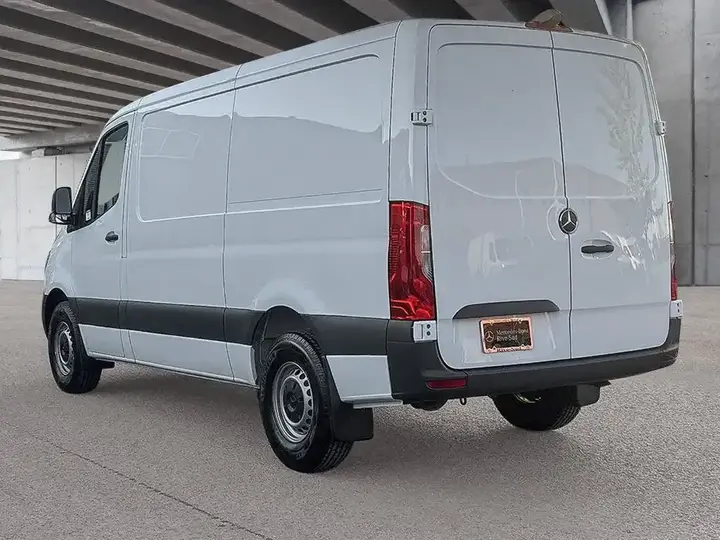 Mercedes-Benz Sprinter 2026 photo 3