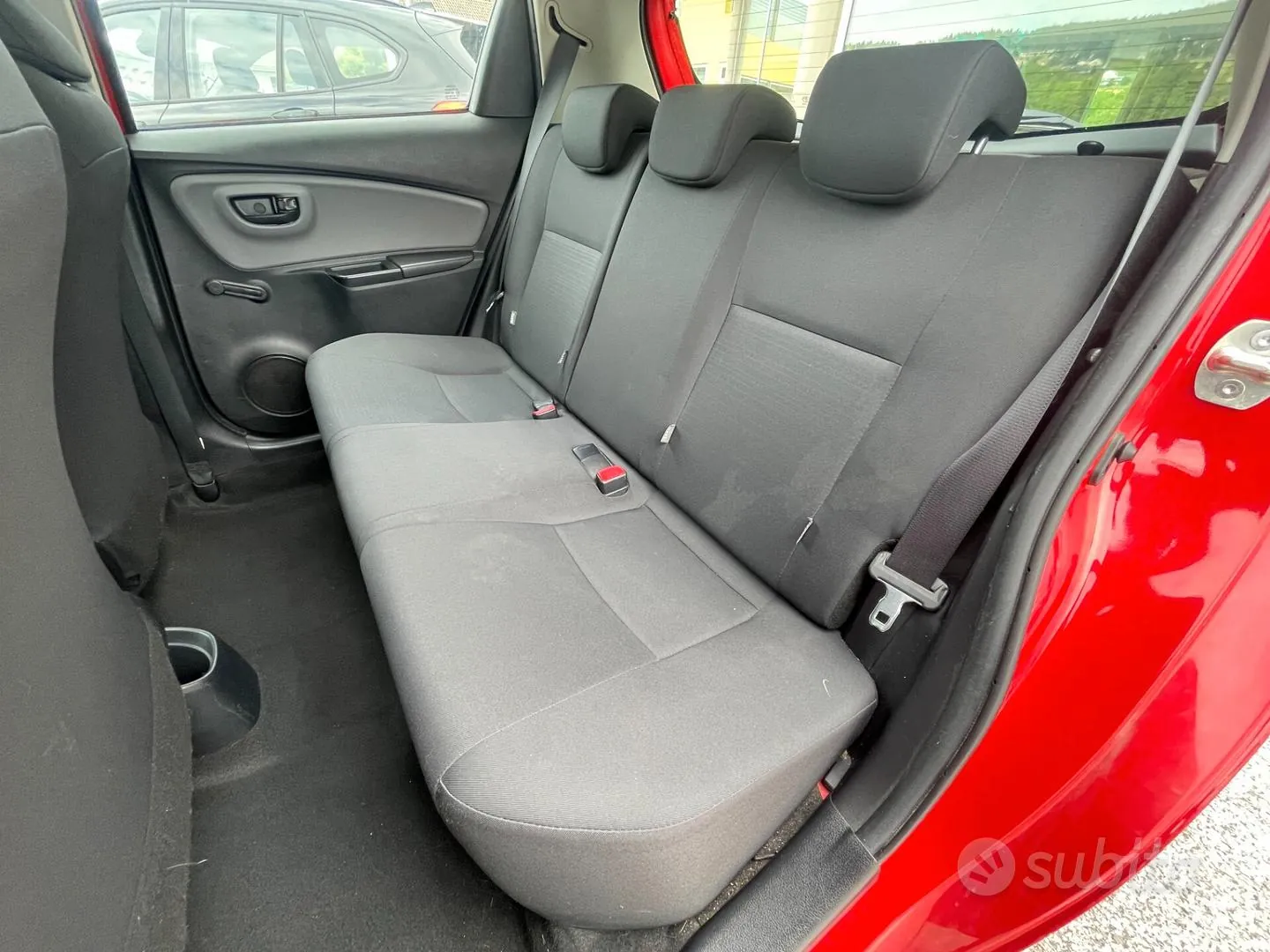 Toyota Yaris 2016 photo 2