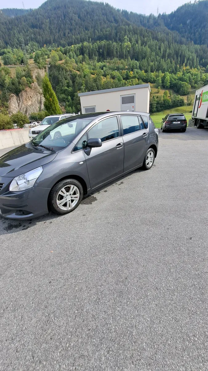 Toyota Verso 2011 photo 2