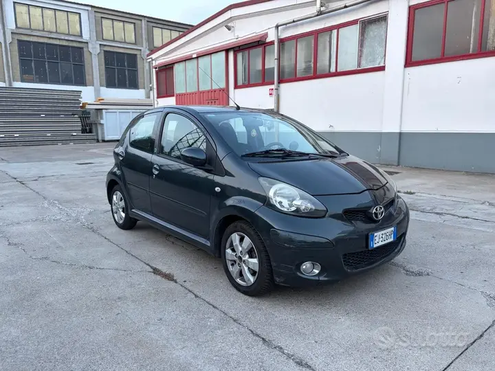 Toyota Aygo 2011 photo 3