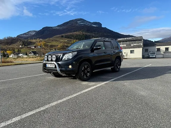 Toyota Land Cruiser 2010 photo 2