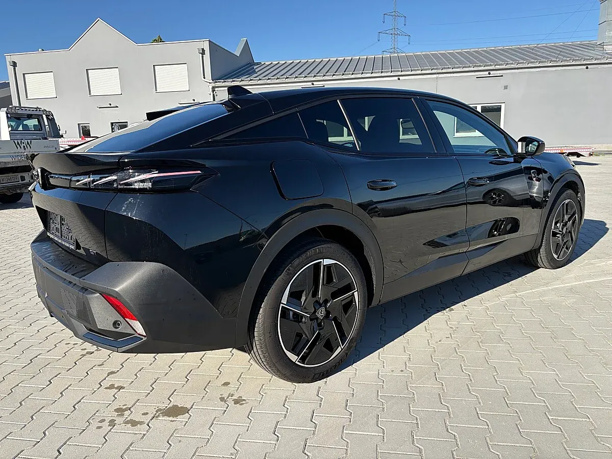 Peugeot 408 2025 photo 3