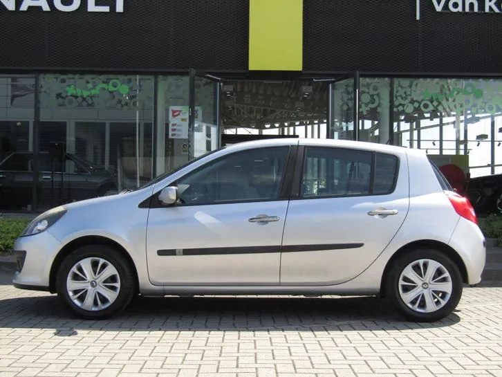 Renault Clio 2009 photo 3
