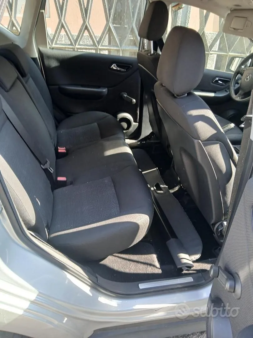 Mercedes-Benz A-Class 2012 photo 5