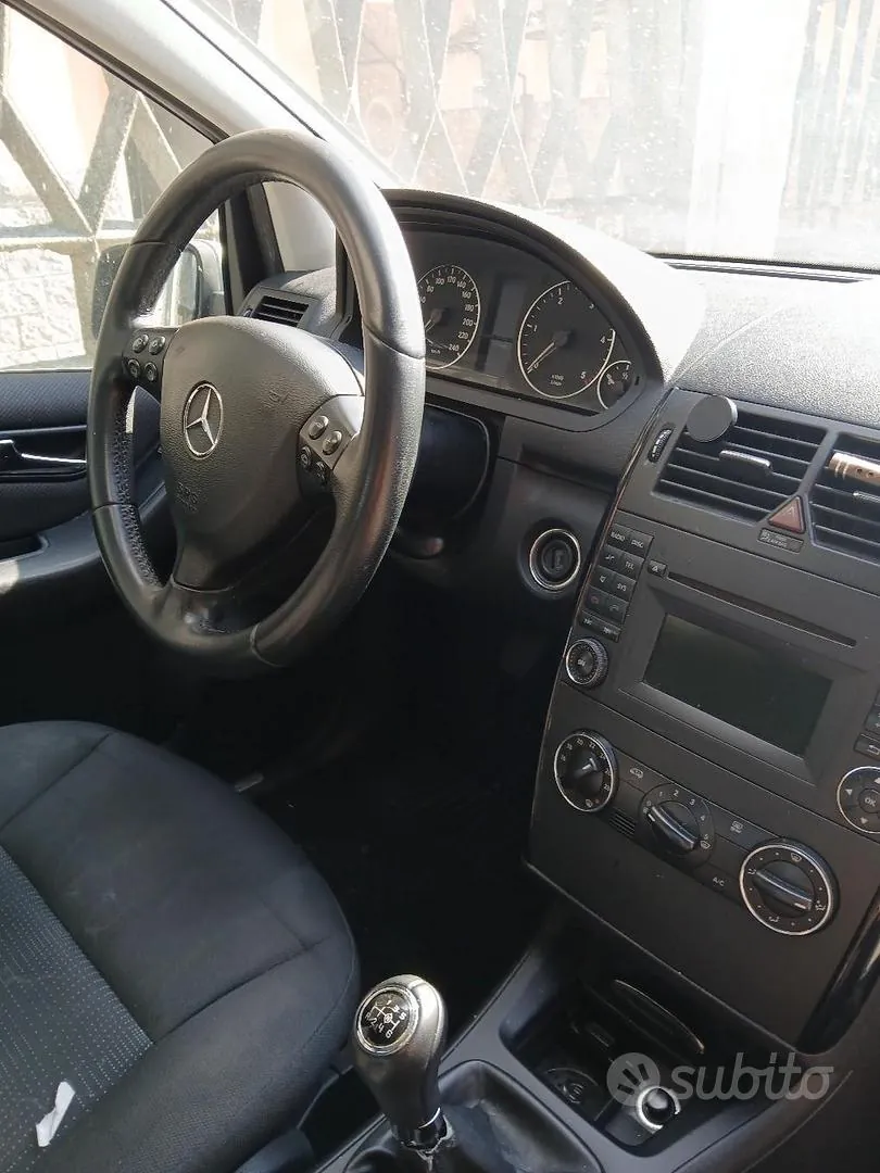 Mercedes-Benz A-Class 2012 photo 3