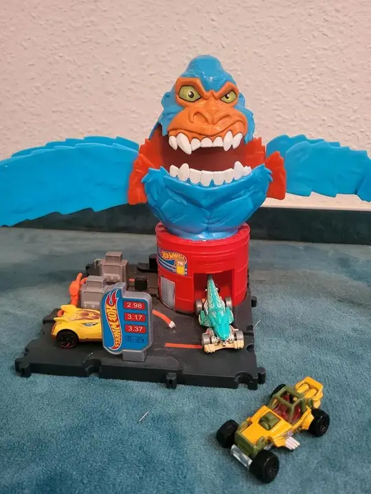 Hot Wheels Gorilla Attack Playset With Cars