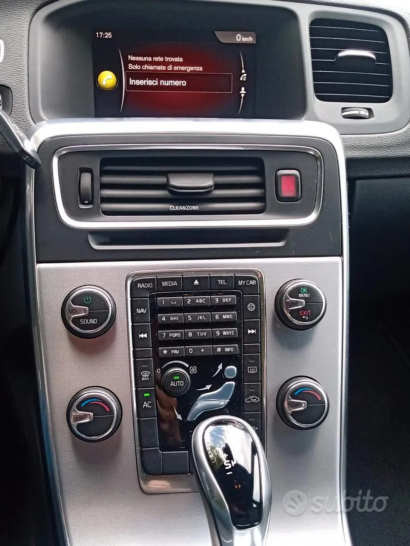 Volvo V60 2017 photo 2