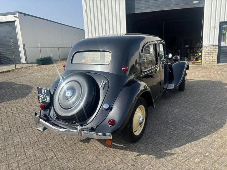 Citroen Traction Avant 1952 photo 2