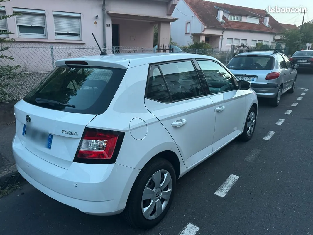 Skoda Fabia 2017 photo 2
