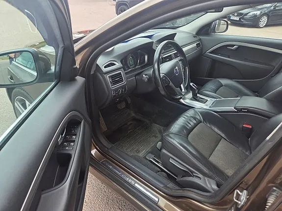 Volvo V70 2014 photo 2