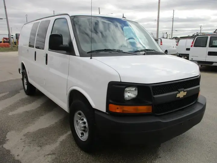 Chevrolet Express 2014 photo 2