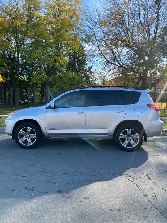 Toyota Rav4 2010 photo 2