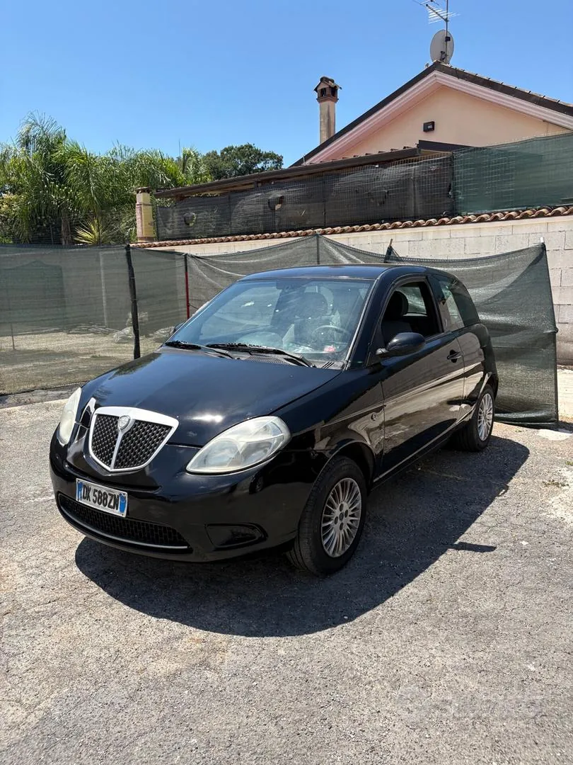 Lancia Ypsilon