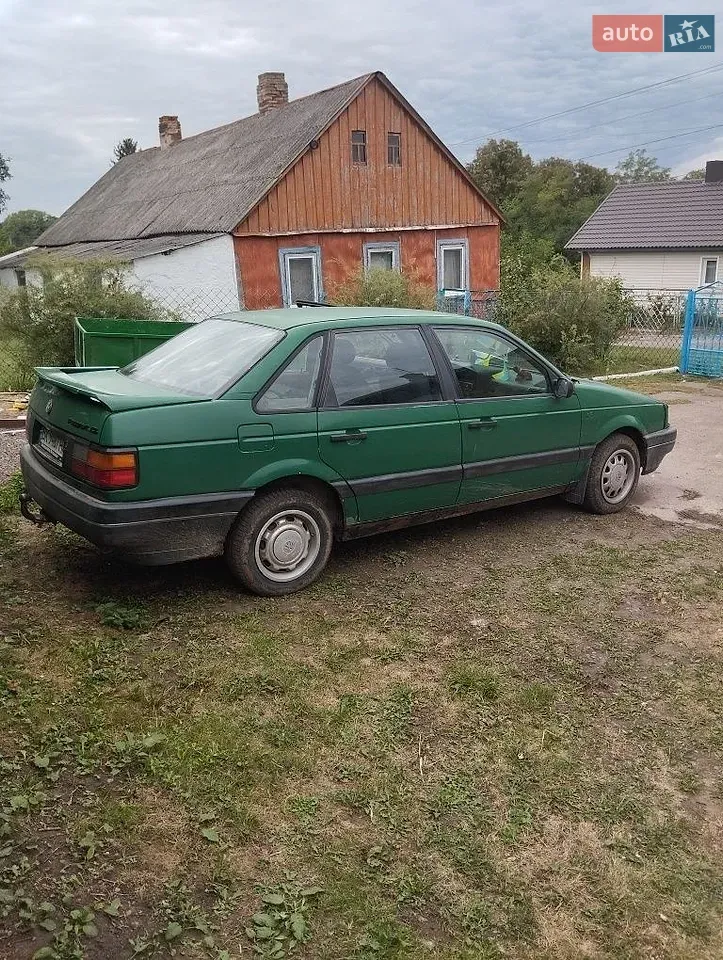 Volkswagen Passat 1990 photo 2