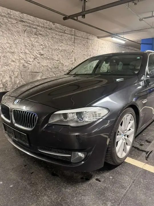BMW 5 Series 2011 photo 2