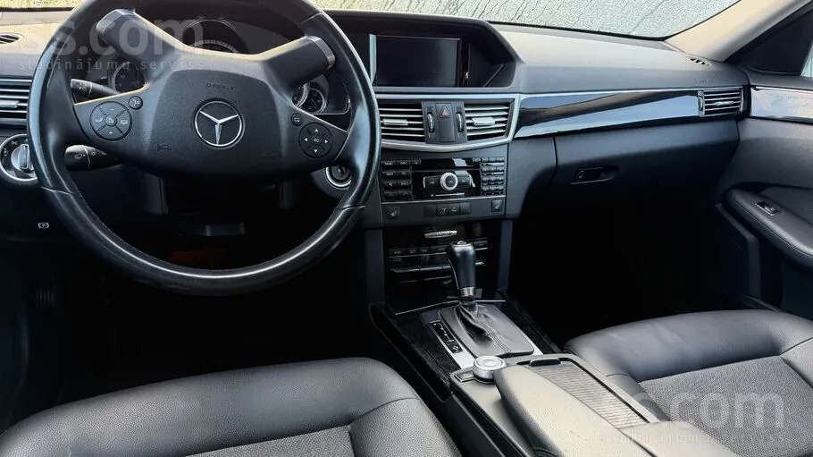 Mercedes-Benz E-Class 2011 photo 3
