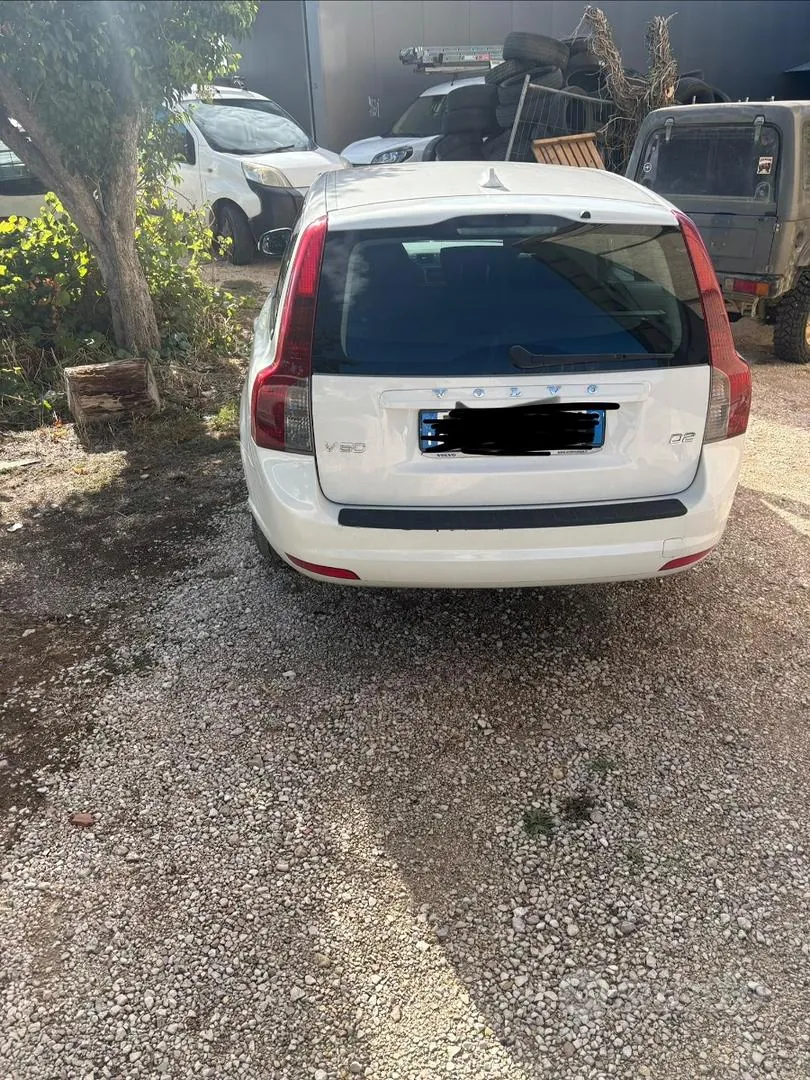 Volvo V50 2010 photo 2