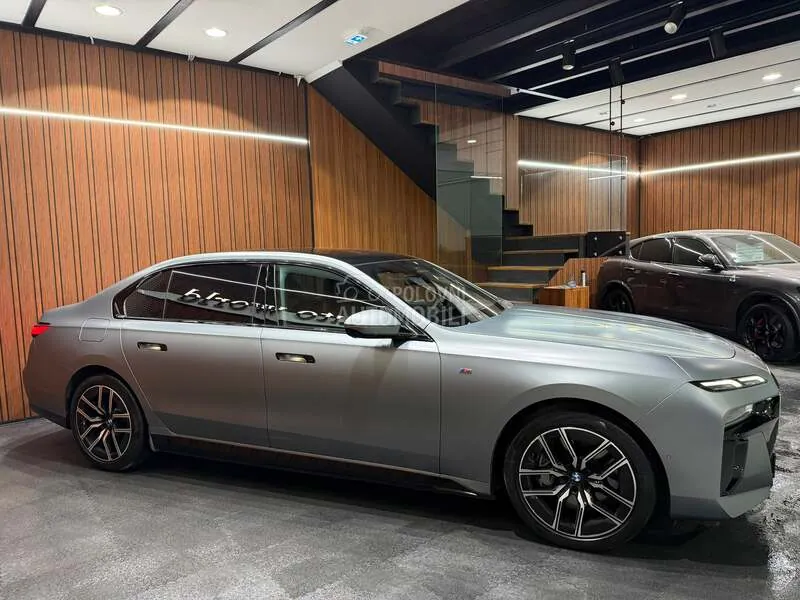 BMW 750 2025 photo 4