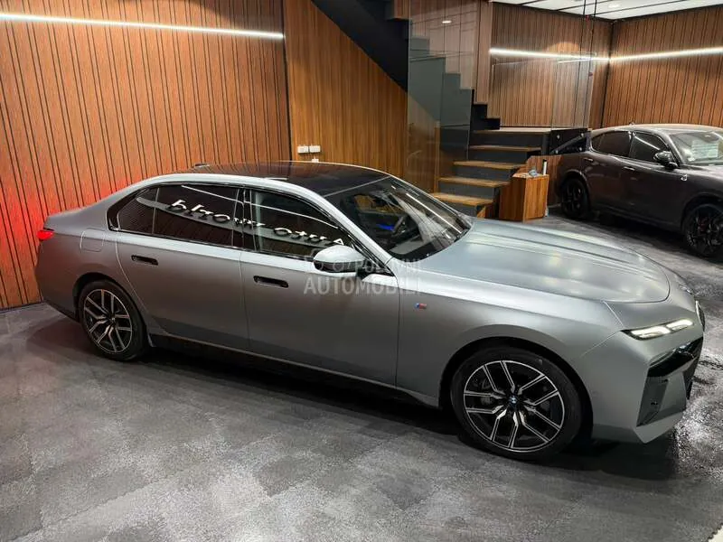BMW 750 2025 photo 5