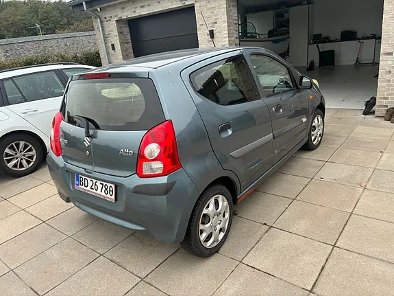 Suzuki Alto 2010 photo 2
