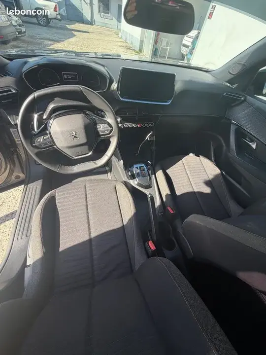 Peugeot 2008 2023 photo 5