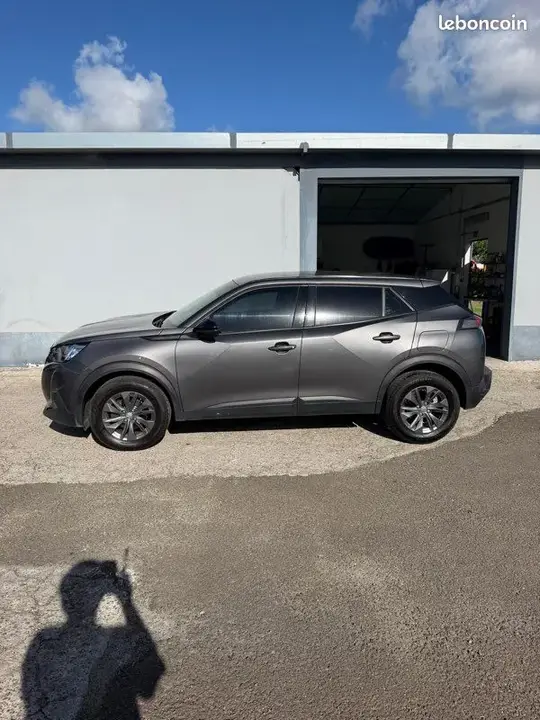 Peugeot 2008 2023 photo 2