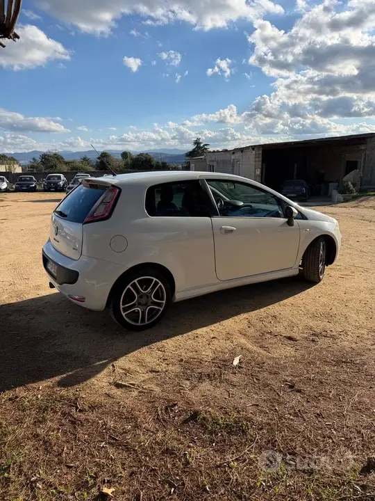 Fiat Punto Evo 2011 photo 4