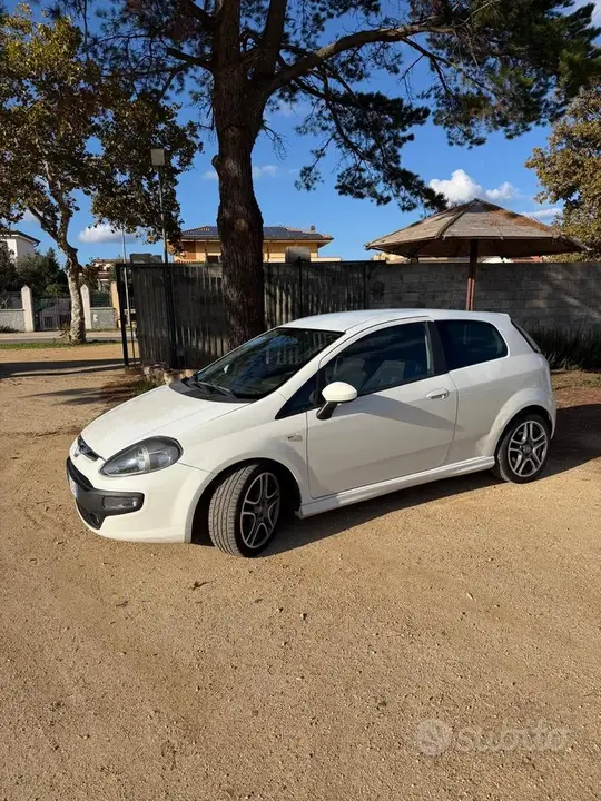 Fiat Punto Evo 2011 photo 2