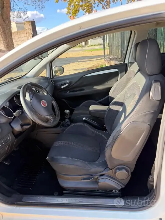 Fiat Punto Evo 2011 photo 5