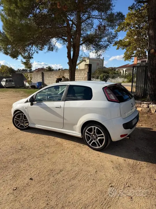 Fiat Punto Evo 2011 photo 3
