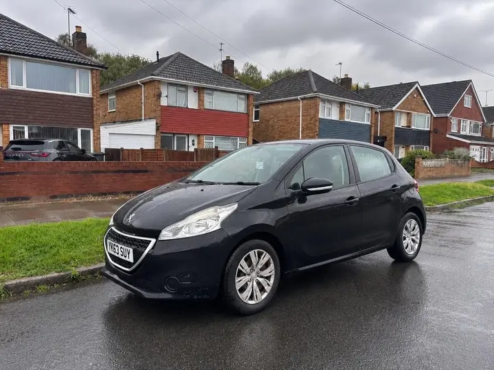 Peugeot 208 2013 photo 4