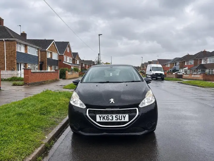 Peugeot 208 2013 photo 3