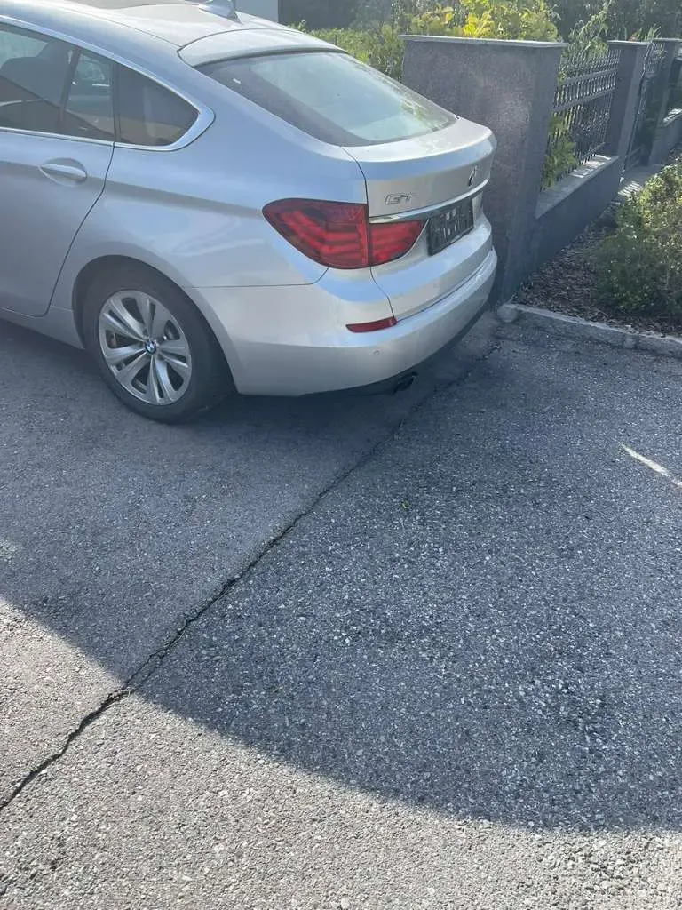 BMW 5 Series 2011 photo 2
