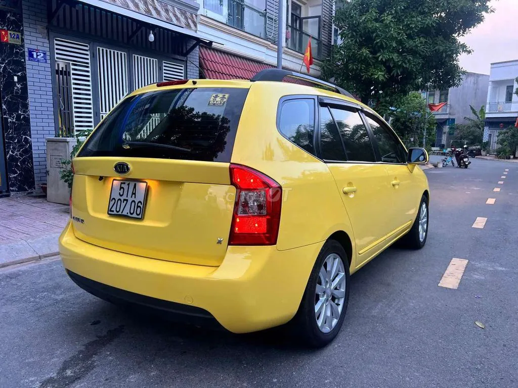 Kia Carens 2010 photo 4