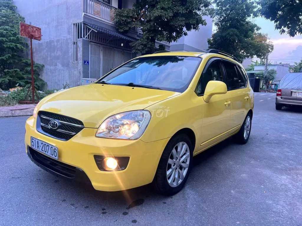 Kia Carens 2010 photo 2
