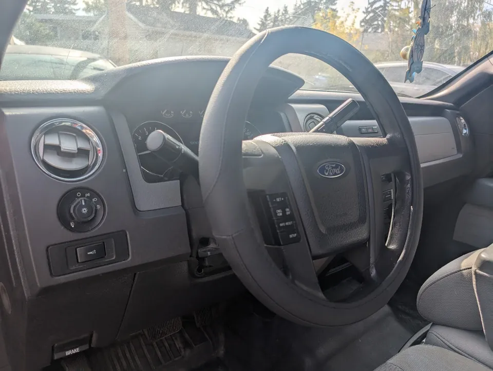 Ford F-150 2011 photo 2